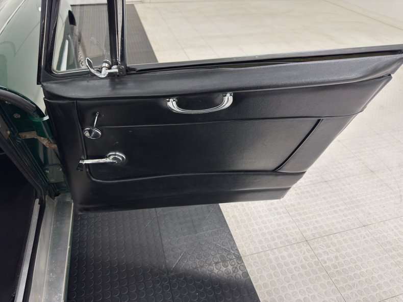 Unknown-3000-1967-British-Racing-Green-Black-31