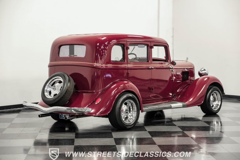Unknown-4-door-1934-Maroon-Beige-11