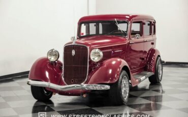 Unknown-4-door-1934-Maroon-Beige-14