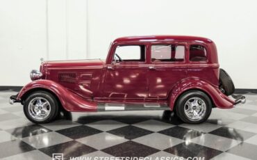 Unknown-4-door-1934-Maroon-Beige-15