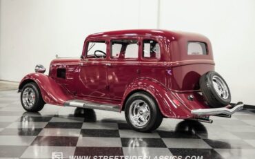 Unknown-4-door-1934-Maroon-Beige-16