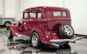 Unknown-4-door-1934-Maroon-Beige-17