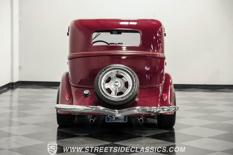Unknown-4-door-1934-Maroon-Beige-18