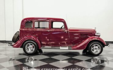 Unknown-4-door-1934-Maroon-Beige-19