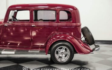 Unknown-4-door-1934-Maroon-Beige-27