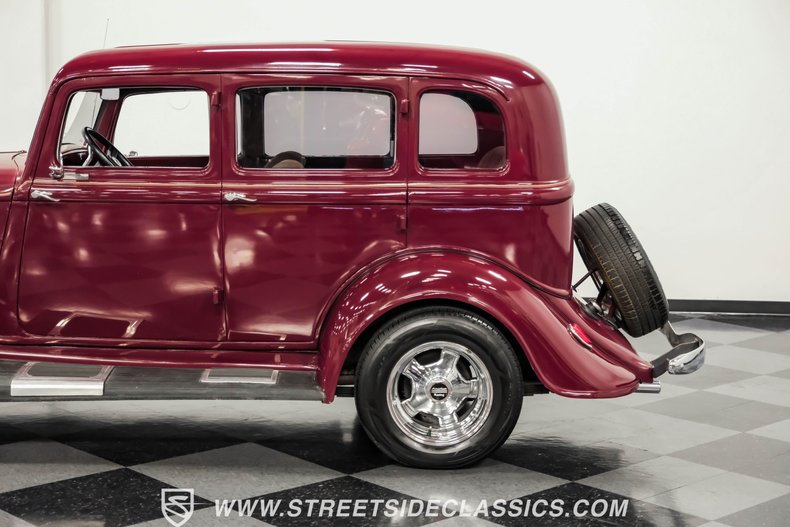 Unknown-4-door-1934-Maroon-Beige-27