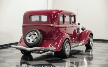Unknown-4-door-1934-Maroon-Beige-28