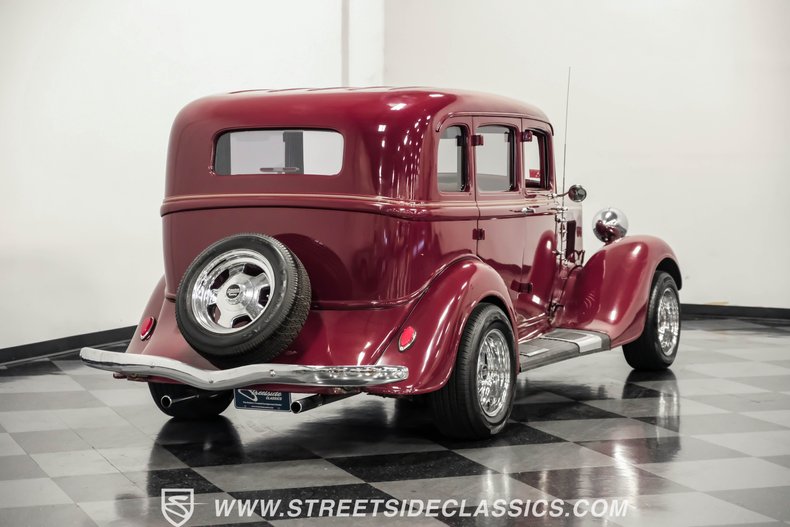 Unknown-4-door-1934-Maroon-Beige-28