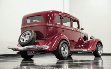 Unknown-4-door-1934-Maroon-Beige-29