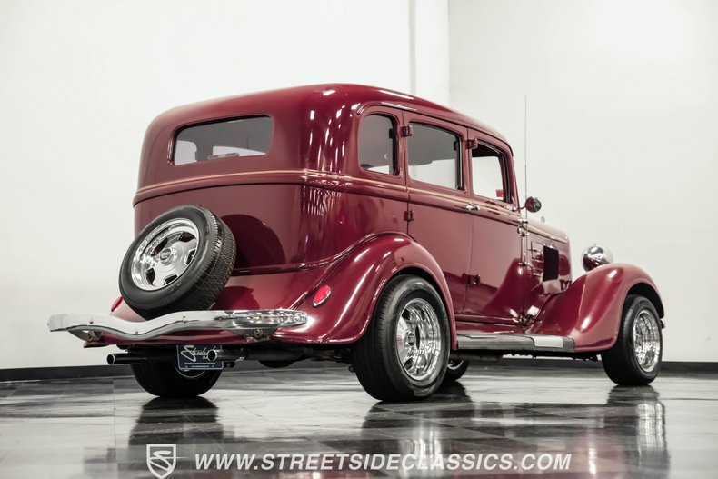 Unknown-4-door-1934-Maroon-Beige-29