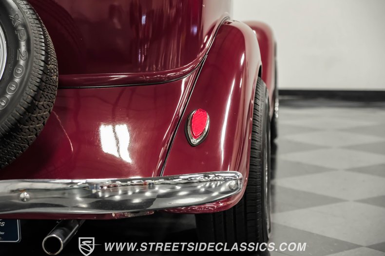 Unknown-4-door-1934-Maroon-Beige-31