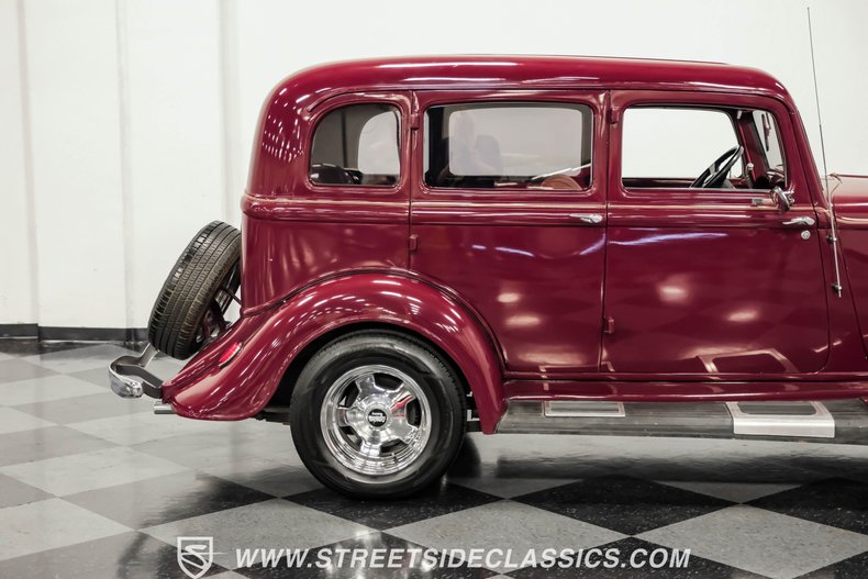 Unknown-4-door-1934-Maroon-Beige-32