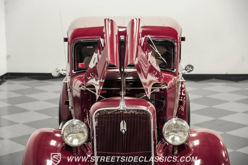 Unknown-4-door-1934-Maroon-Beige-34