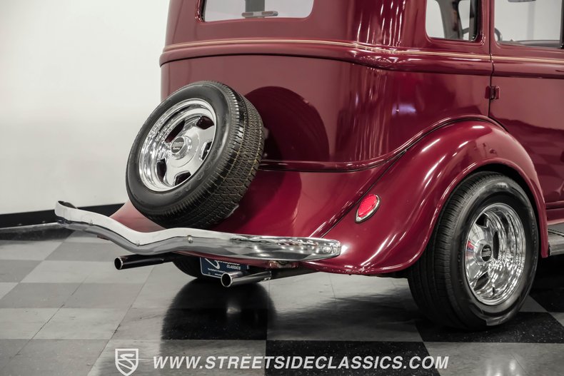Unknown-4-door-1934-Maroon-Beige-4