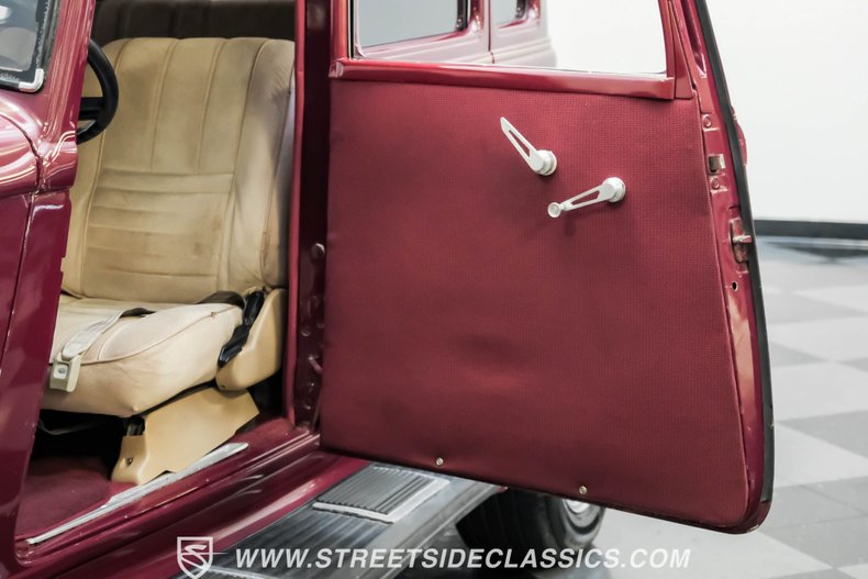 Unknown-4-door-1934-Maroon-Beige-40