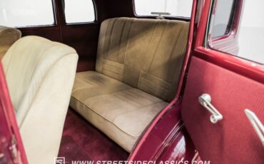 Unknown-4-door-1934-Maroon-Beige-47
