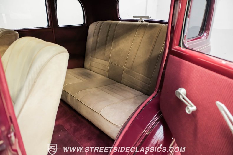 Unknown-4-door-1934-Maroon-Beige-47