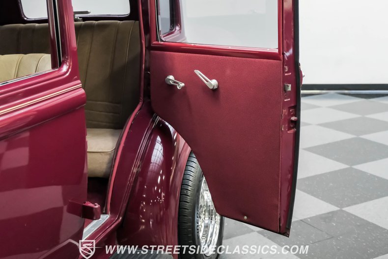 Unknown-4-door-1934-Maroon-Beige-48