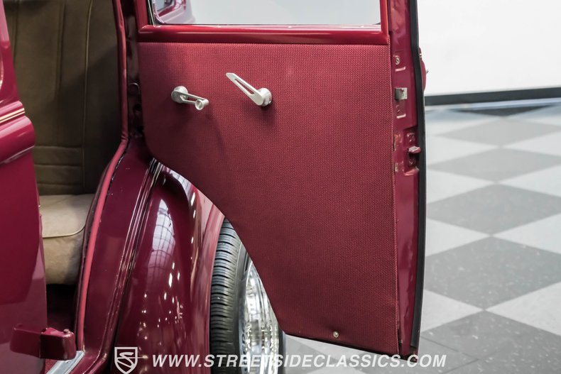 Unknown-4-door-1934-Maroon-Beige-49