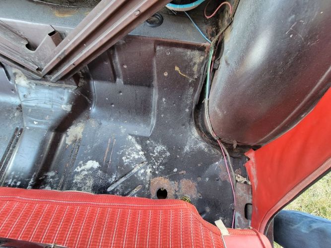 Unknown-440-1964-Black-Red-2