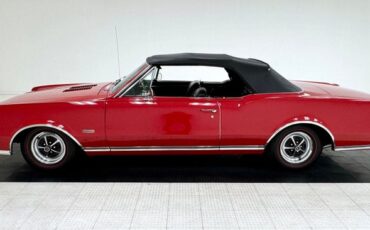Unknown-442-1967-Spanish-Red-Black-13