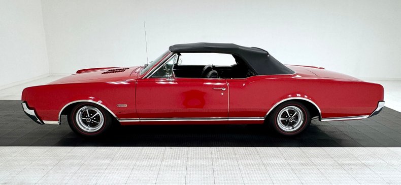 Unknown-442-1967-Spanish-Red-Black-13