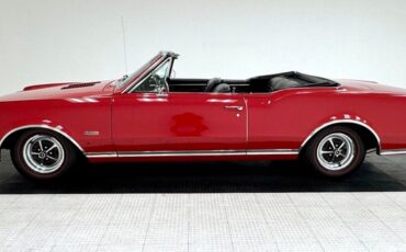 Unknown-442-1967-Spanish-Red-Black-14