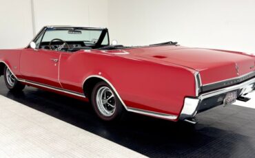 Unknown-442-1967-Spanish-Red-Black-16