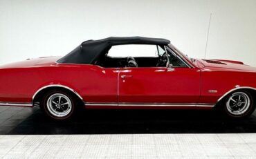 Unknown-442-1967-Spanish-Red-Black-19