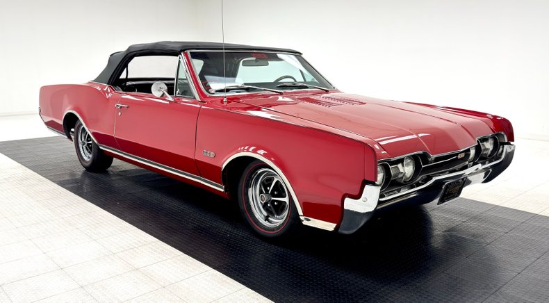 Unknown-442-1967-Spanish-Red-Black-20