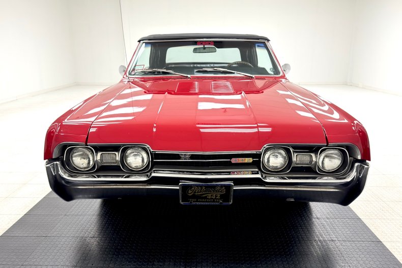 Unknown-442-1967-Spanish-Red-Black-21