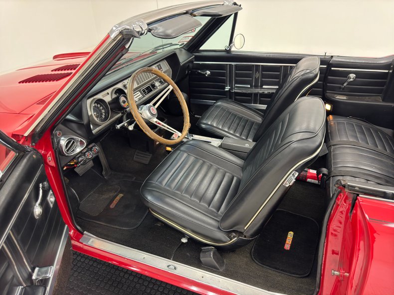 Unknown-442-1967-Spanish-Red-Black-46