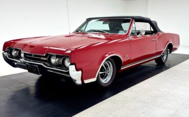Unknown-442-1967-Spanish-Red-Black-9