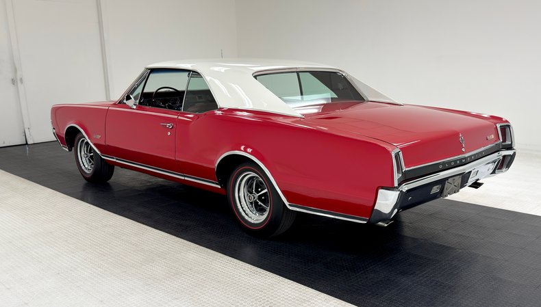 Unknown-442-1967-Spanish-Red-Red-1