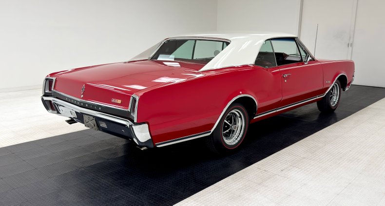 Unknown-442-1967-Spanish-Red-Red-3
