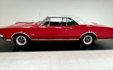 Unknown-442-1967-Spanish-Red-Red