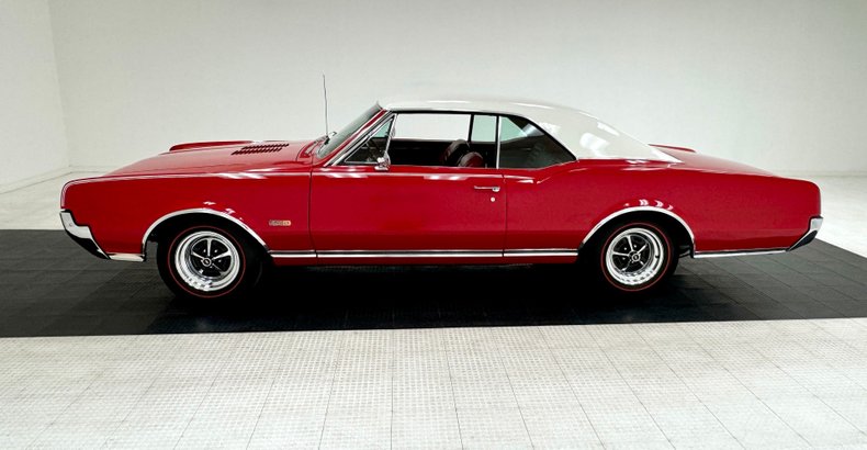 Unknown-442-1967-Spanish-Red-Red