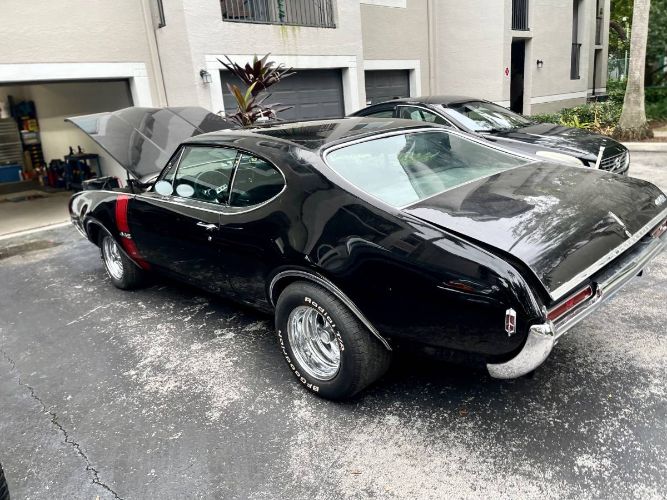 Unknown-442-1968-Black-Black