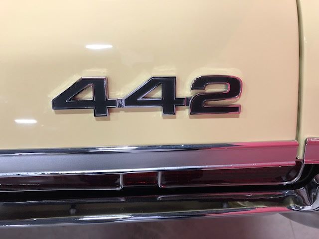 Unknown-442-1968-Saffron-Yellow-Black-14