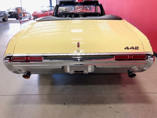 Unknown-442-1968-Saffron-Yellow-Black-15