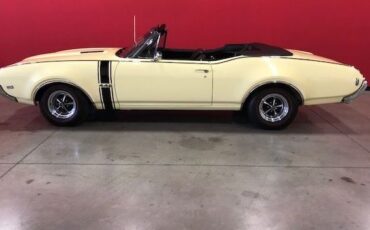 Unknown-442-1968-Saffron-Yellow-Black