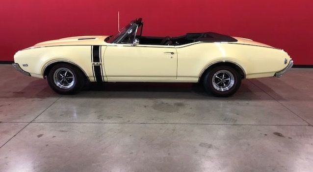 Unknown-442-1968-Saffron-Yellow-Black