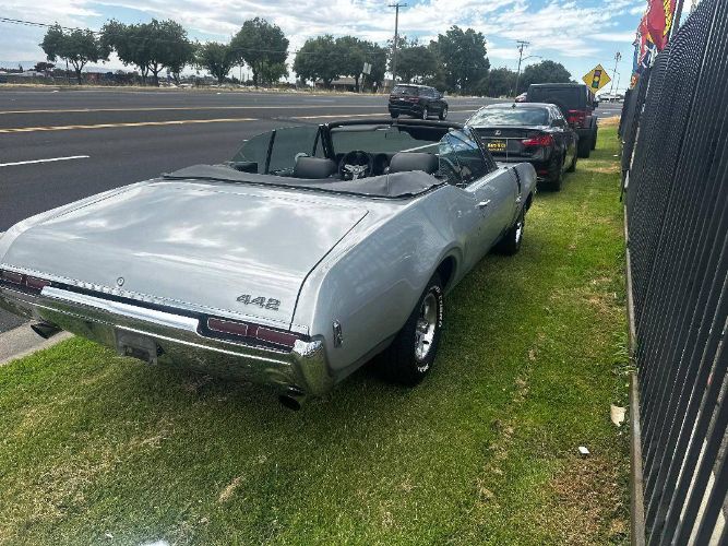 Unknown-442-1968-Silver-Black-1