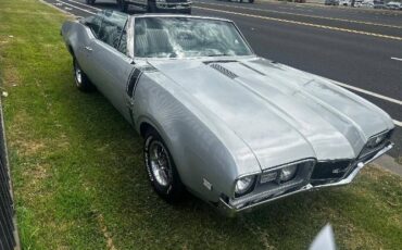 Unknown-442-1968-Silver-Black-2