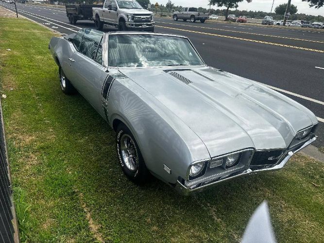 Unknown-442-1968-Silver-Black-2