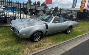 Unknown-442-1968-Silver-Black