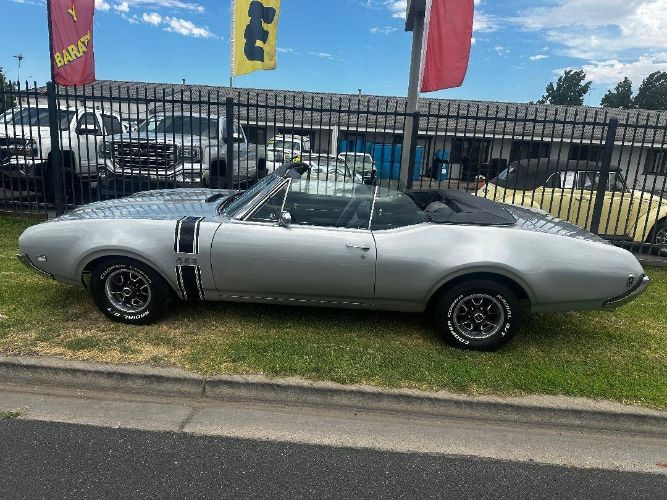Unknown-442-1968-Silver-Black-5