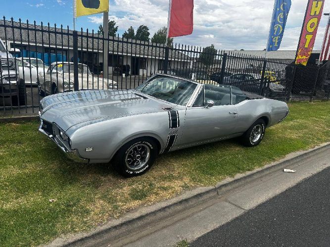 Unknown-442-1968-Silver-Black