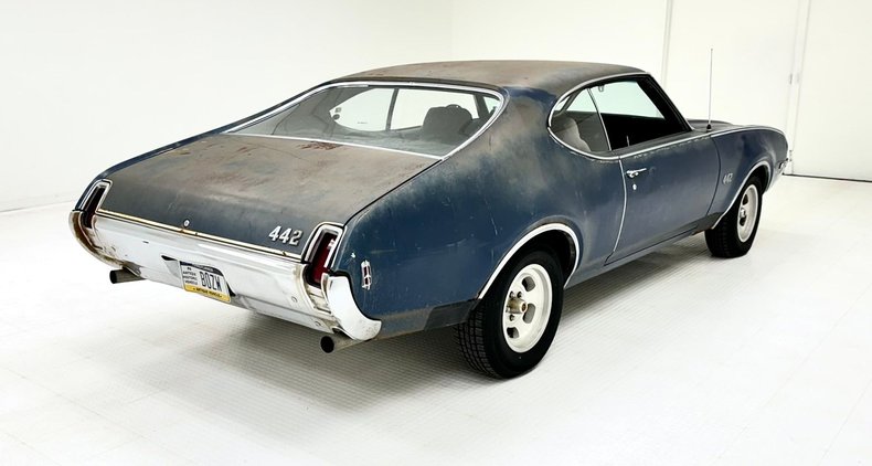 Unknown-442-1969-Trophy-Blue-Black-2