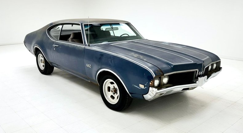 Unknown-442-1969-Trophy-Blue-Black-4